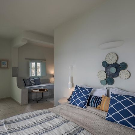 Blue Dolphins Apartments Фиростефани Екстериор снимка