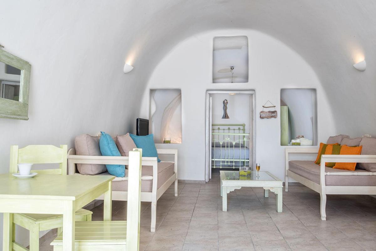 Blue Dolphins Apartments Фиростефани Екстериор снимка
