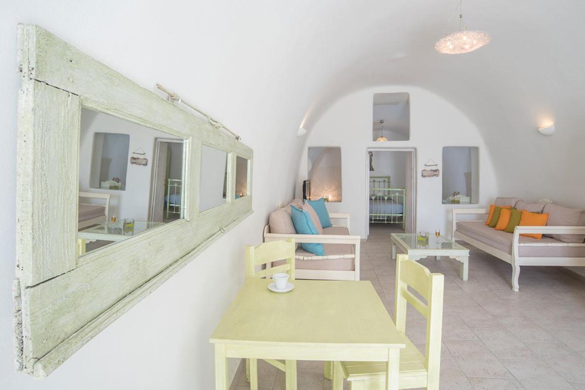 Blue Dolphins Apartments Фиростефани Екстериор снимка