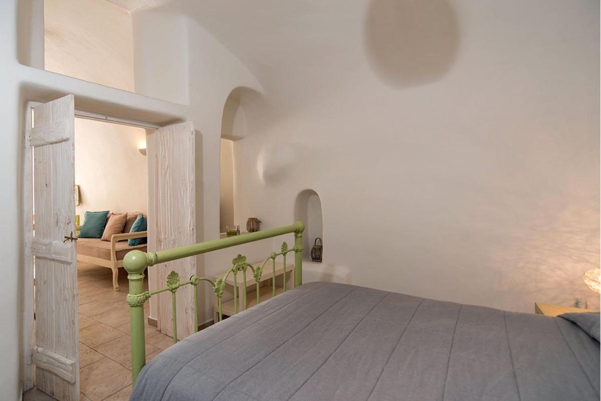 Blue Dolphins Apartments Фиростефани Екстериор снимка