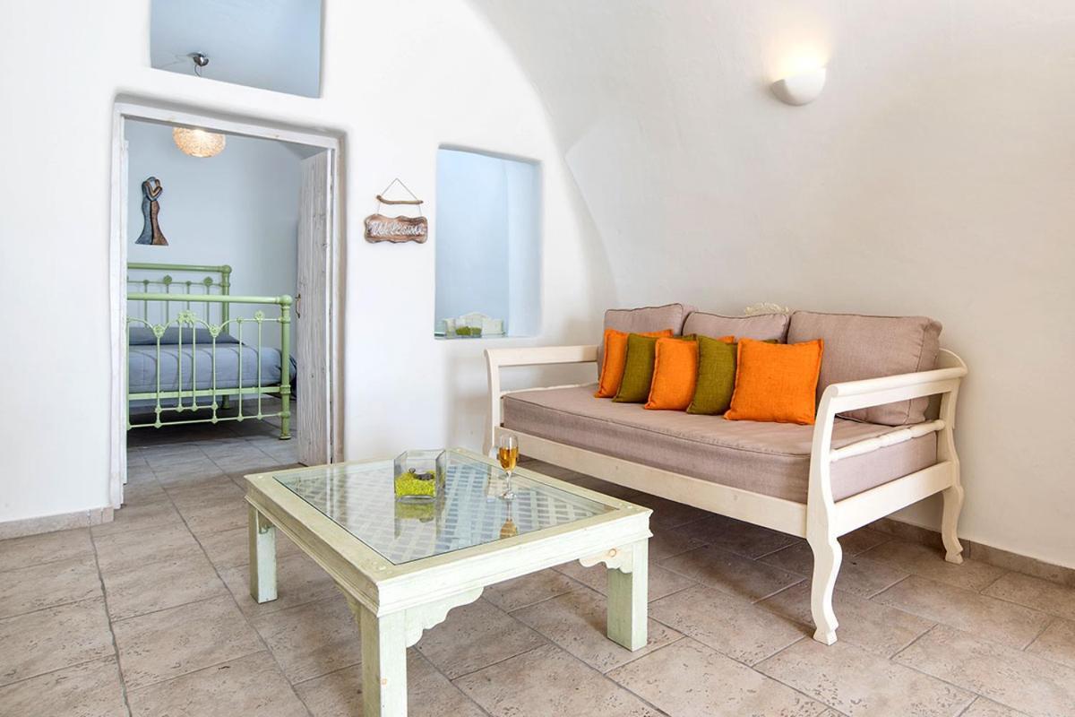 Blue Dolphins Apartments Фиростефани Екстериор снимка
