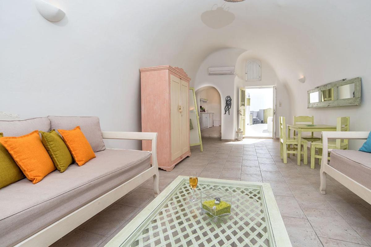 Blue Dolphins Apartments Фиростефани Екстериор снимка