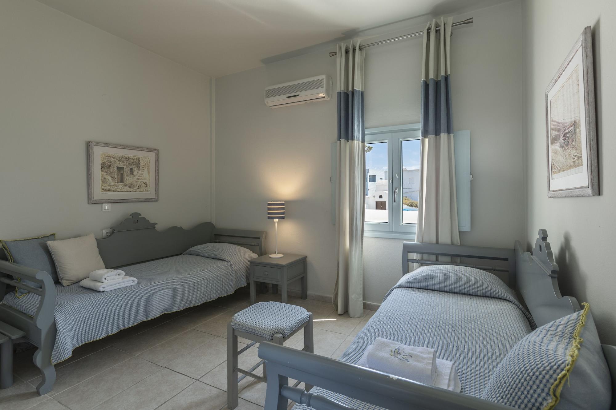 Blue Dolphins Apartments Фиростефани Екстериор снимка