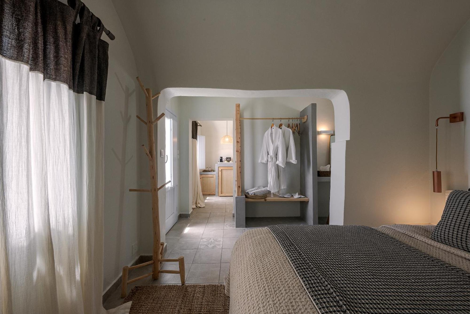 Blue Dolphins Apartments Фиростефани Екстериор снимка