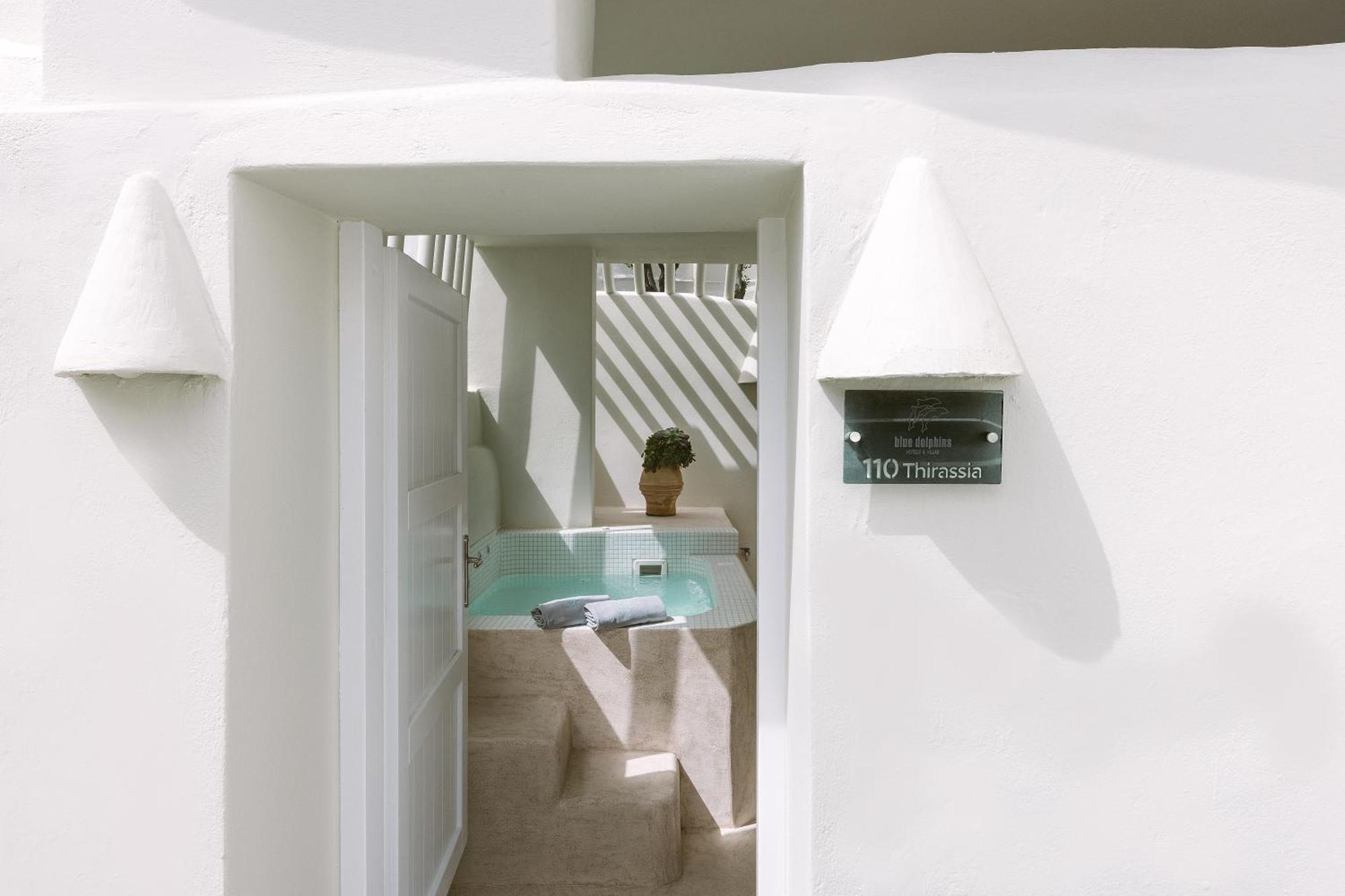 Blue Dolphins Apartments Фиростефани Екстериор снимка
