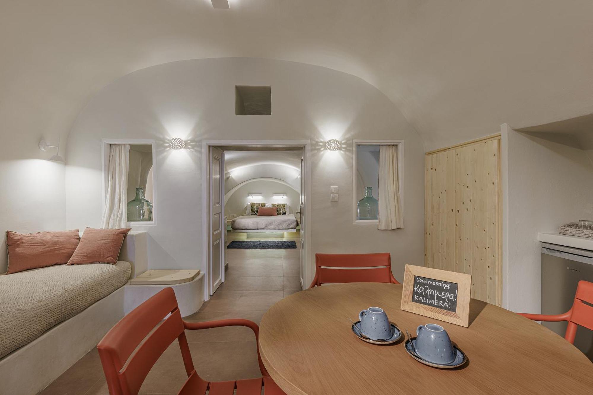 Blue Dolphins Apartments Фиростефани Екстериор снимка