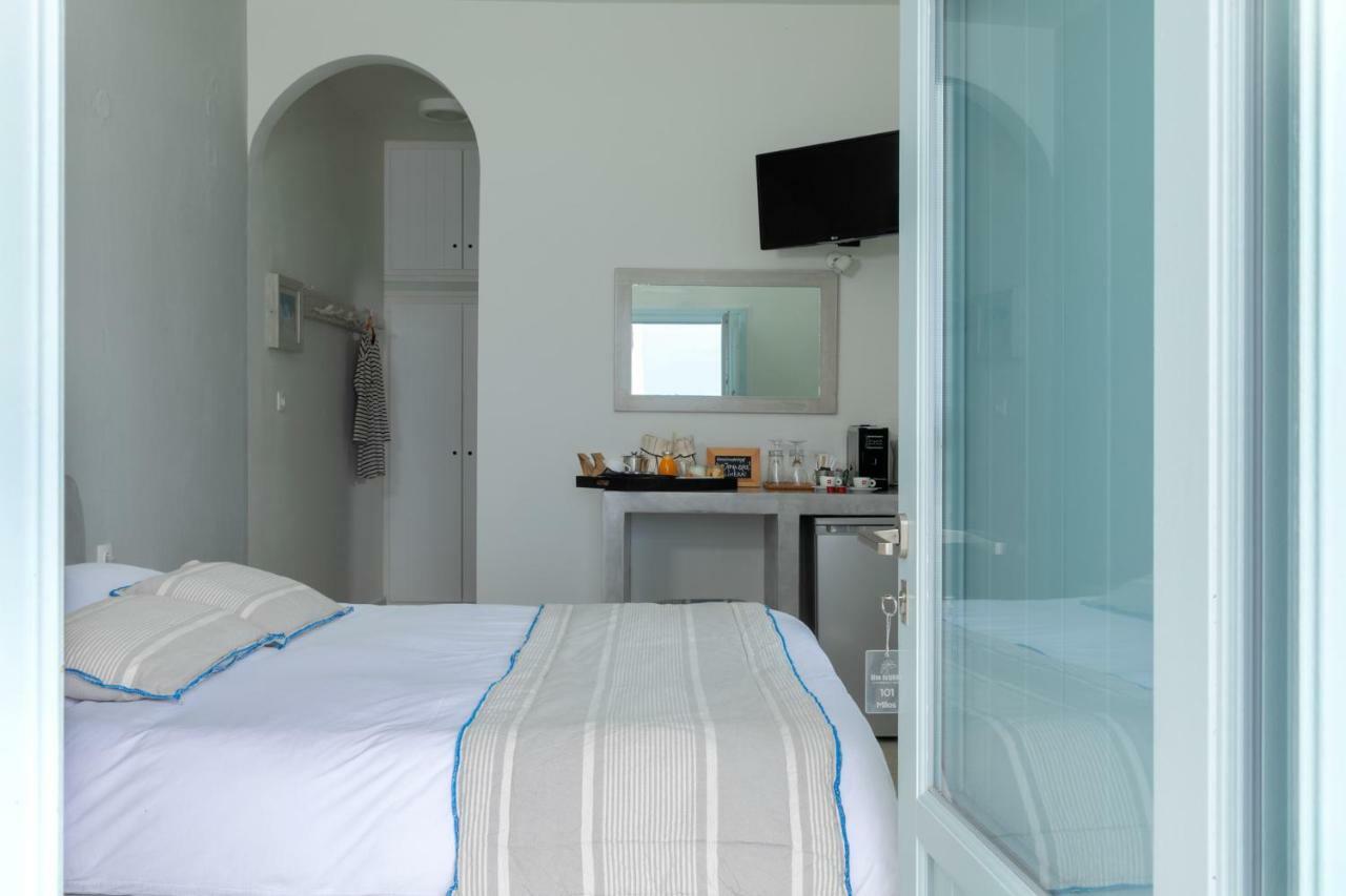 Blue Dolphins Apartments Фиростефани Екстериор снимка
